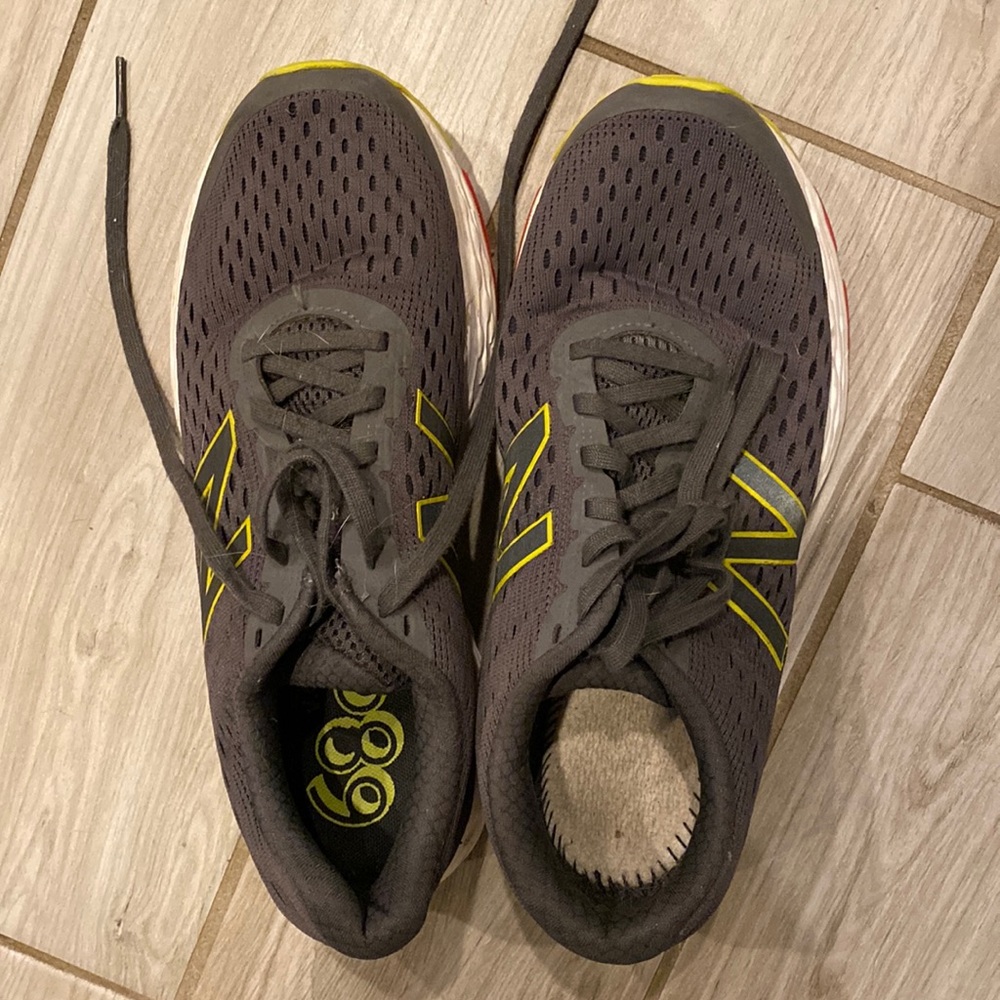 Mens 7 new balance sneakers